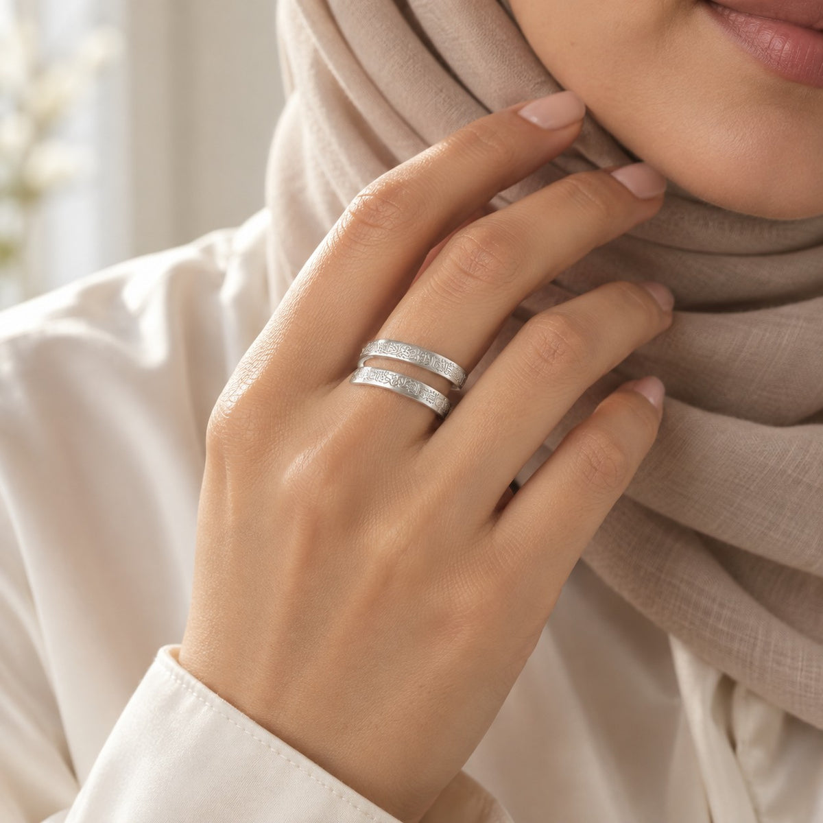 Woman wearing the Ayatul Kursi Spiral Ring in silver