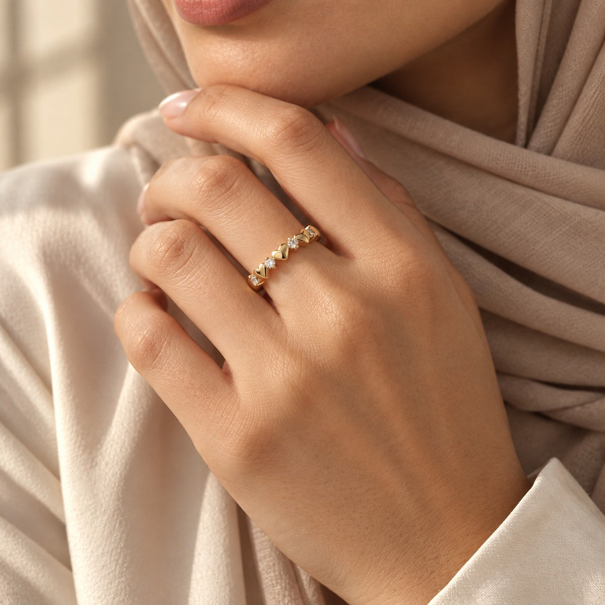 Woman wearing the Ward Al Fuad Ring