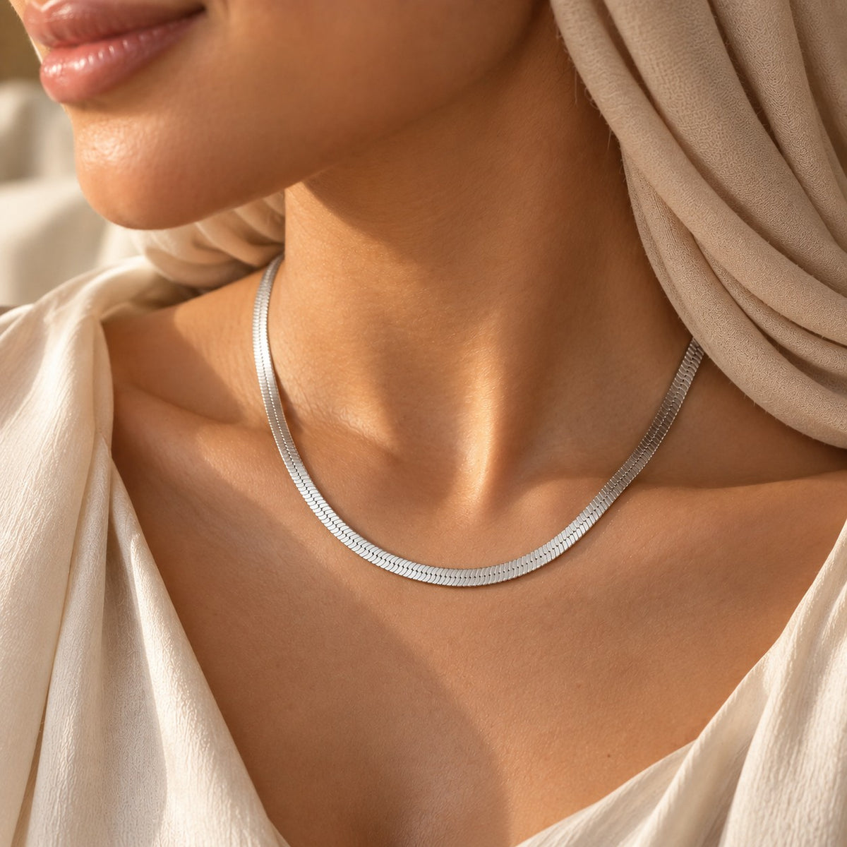 Woman wearing the Aura Herringbone in silver