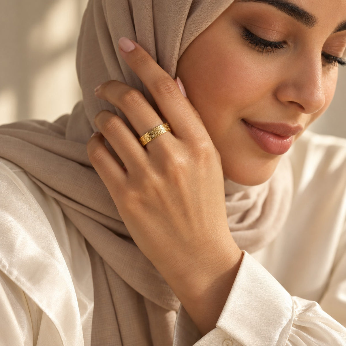 Woman wearing the Sabr Ring