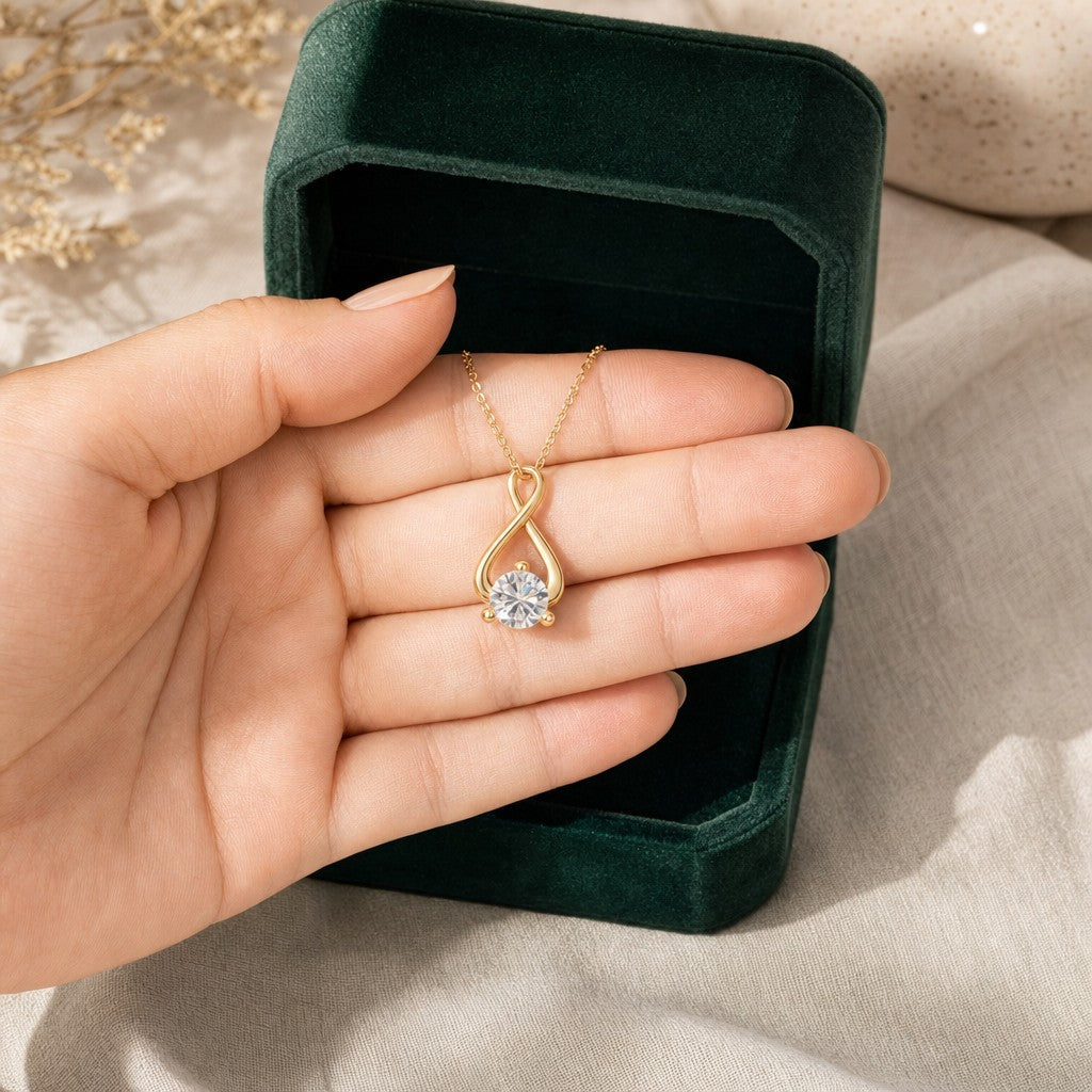 Najm Pendant presented in an emerald velvet gift box