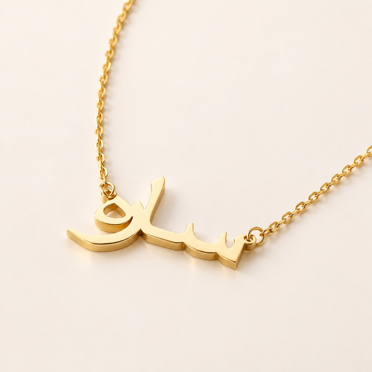 Side profile of the Custom Name Necklace 18k