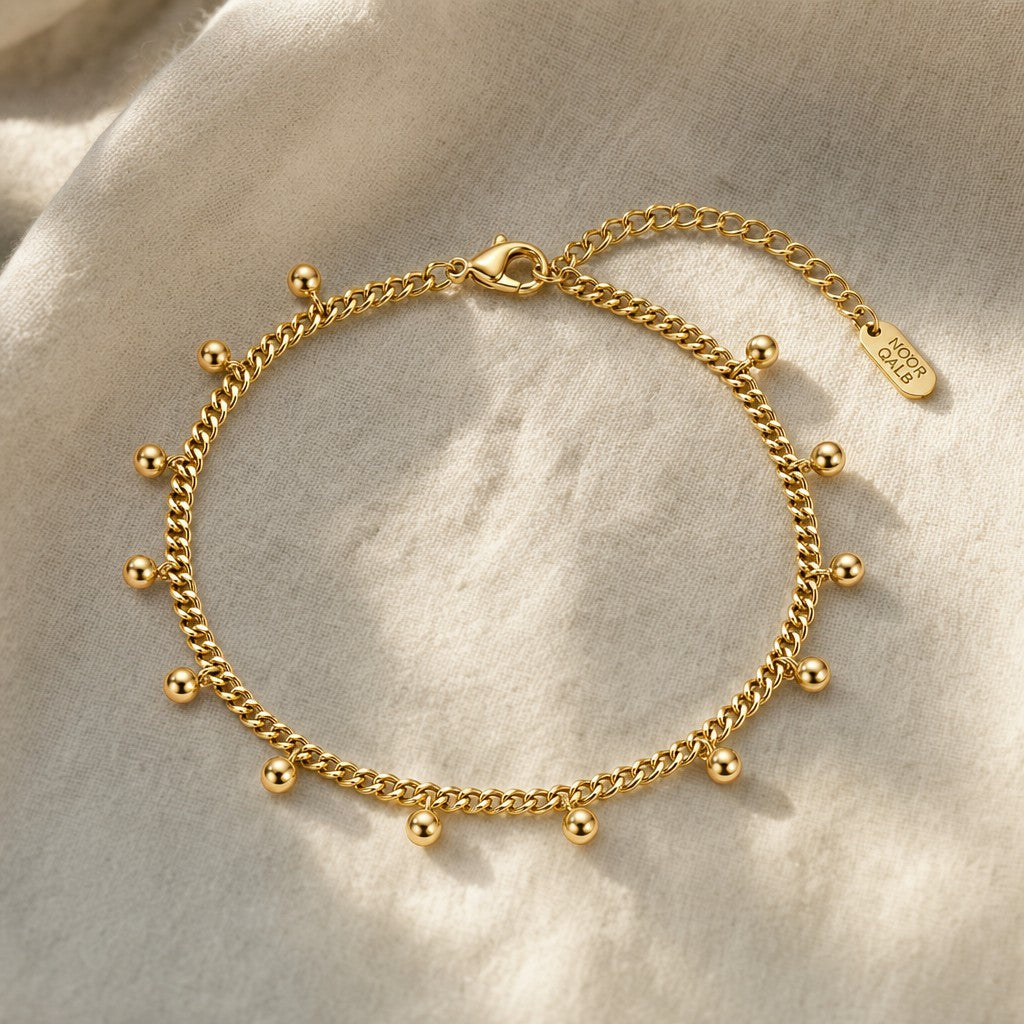 Dotted Curb Anklet on cream linen