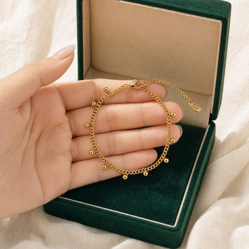 Dotted Curb Anklet presented in an emerald velvet gift box