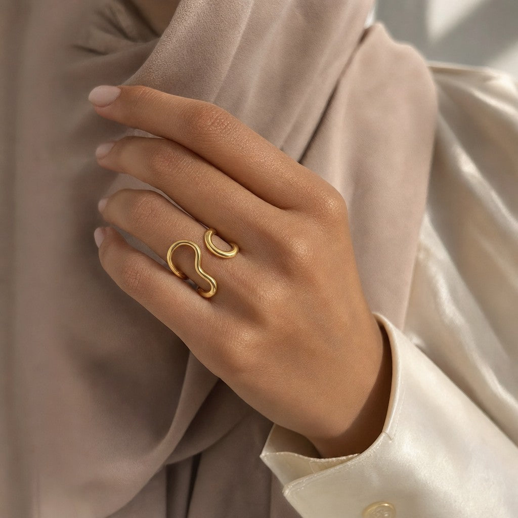 Woman wearing the Infinity Wave Ring