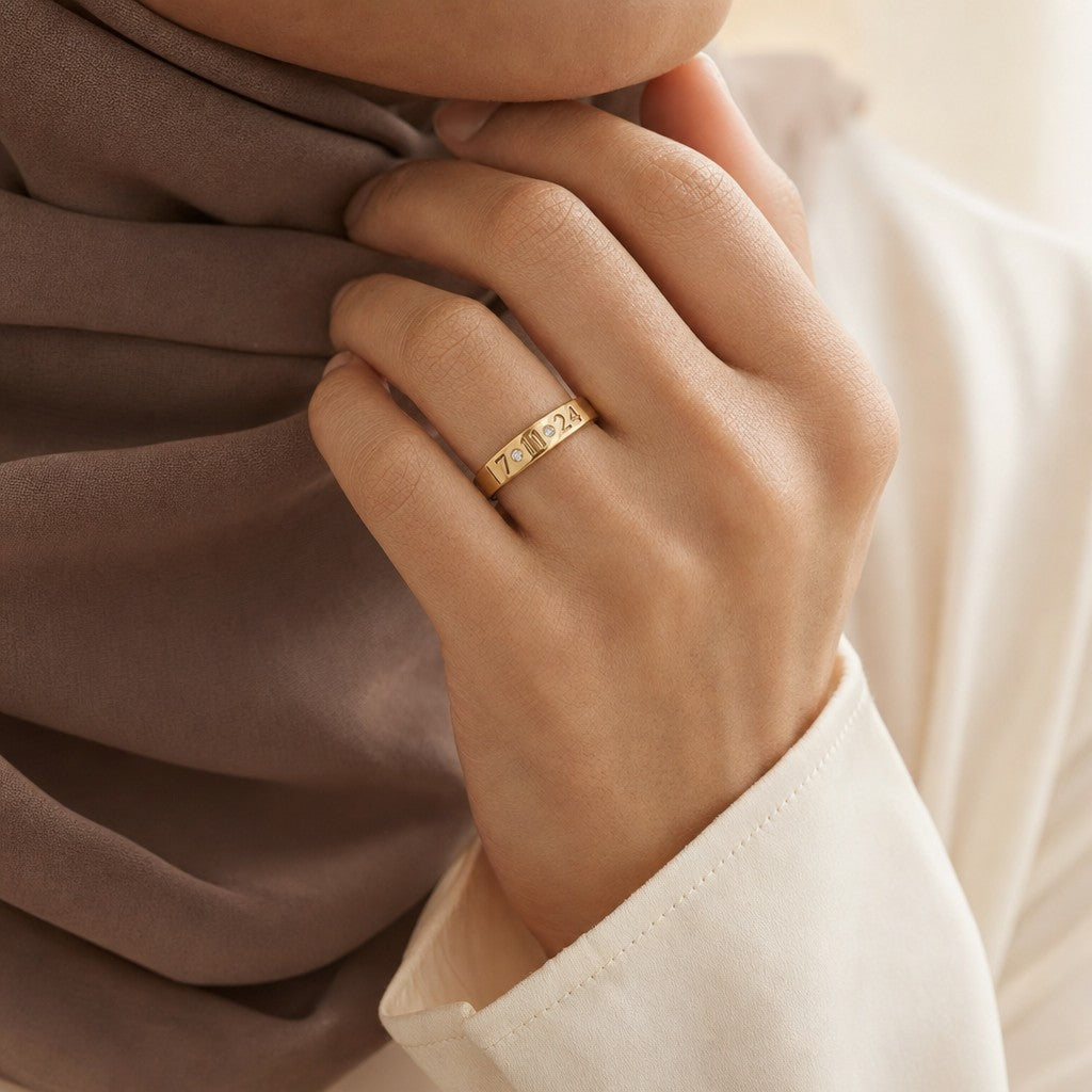 Woman wearing the Numeral Ring