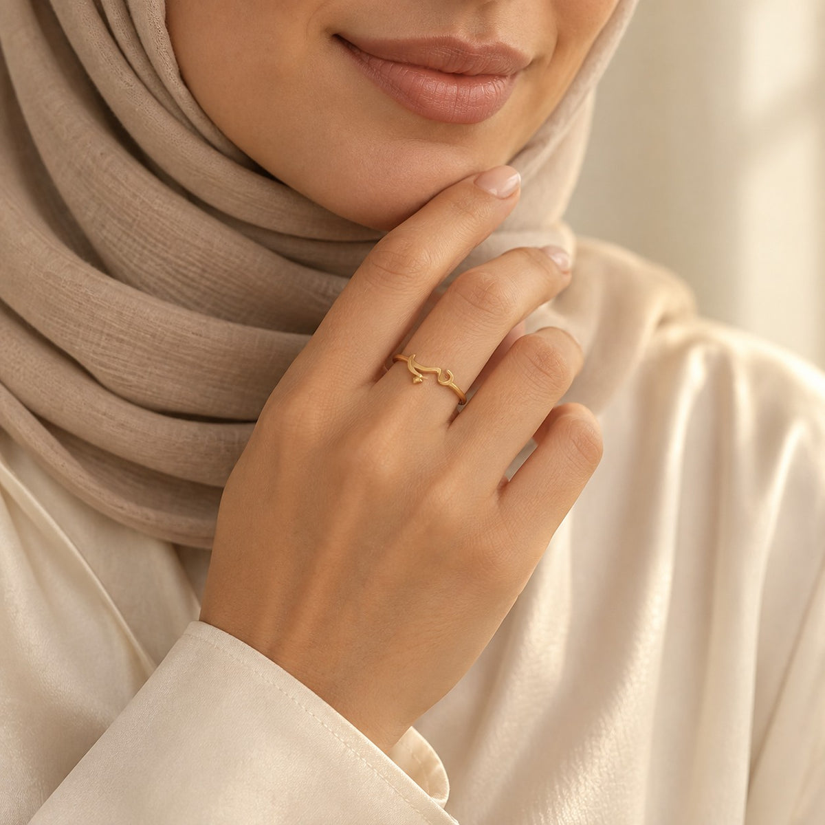 Woman wearing the Arabic Love Ring