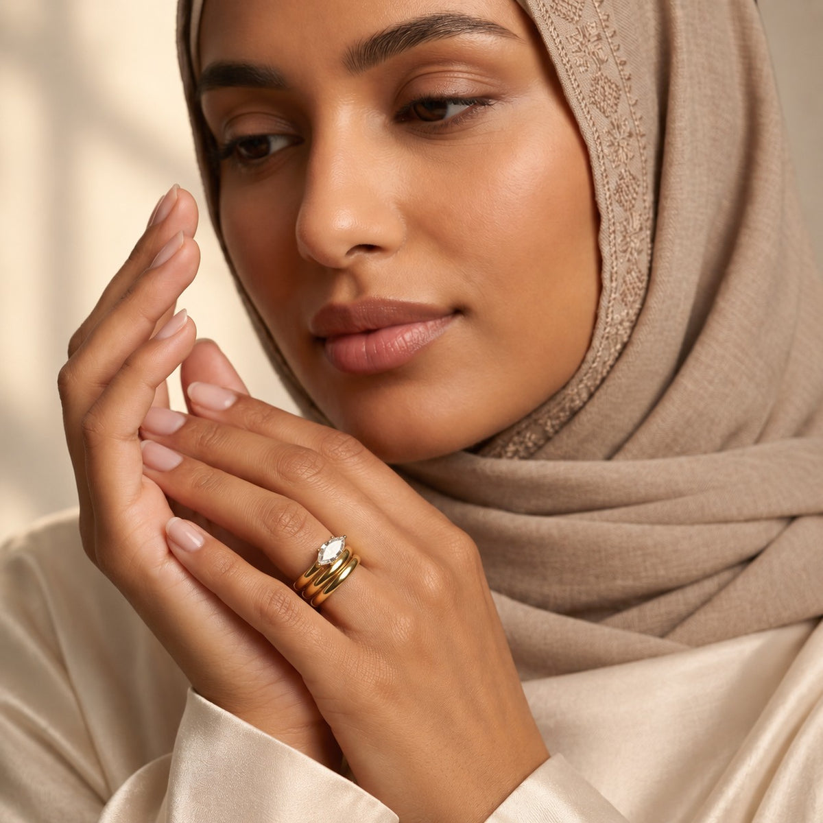 Woman wearing the Rania Ring